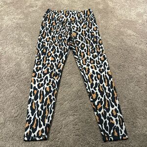Leopard print leggings super soft! Yelete active size medium like new